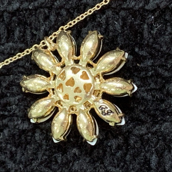 BETSEY JOHNSON SPARKLING DAISY NECKLACE AND EARRINGS SET! - Picture 10 of 11